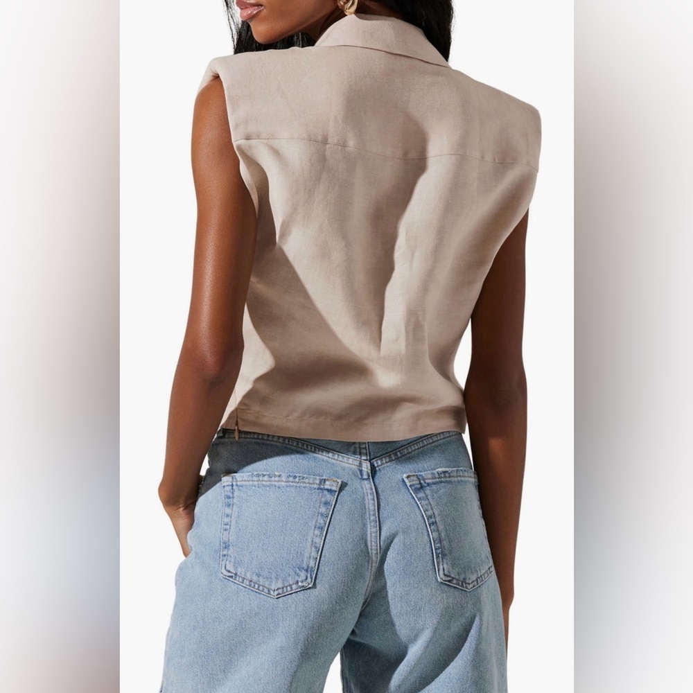 ASTR the Label Kathlynn Sleeveless Crop Top in Khaki - Size Small - Picture 7 of 16